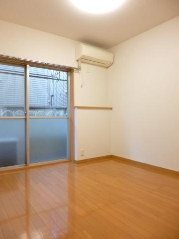 Non-living room. Air conditioning installation completed
