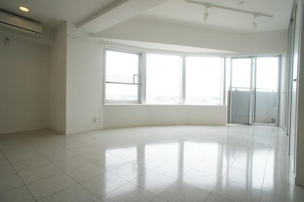 Living. It will be living. Since the southeast all will be opening, It will be very bright rooms.