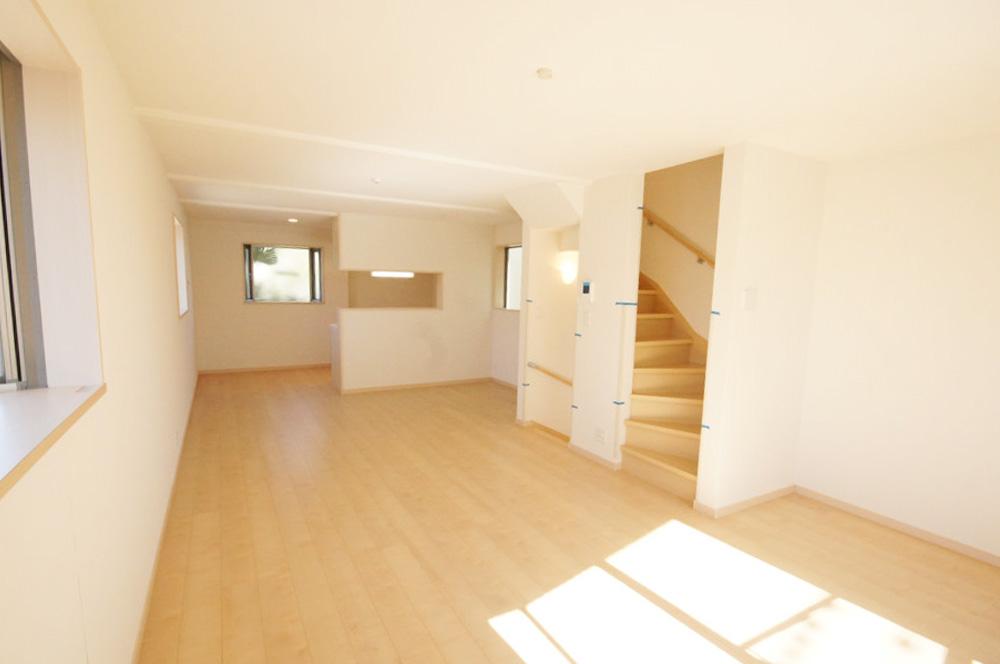 Same specifications photos (living). It will be the construction example of living. 