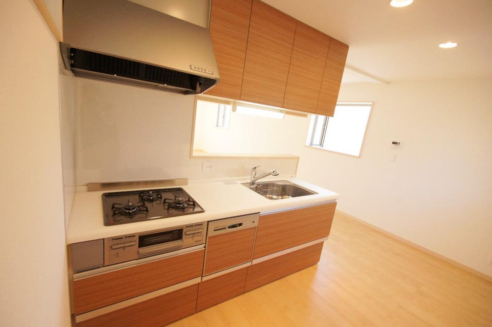 Same specifications photo (kitchen). It will be the construction example of the kitchen. 