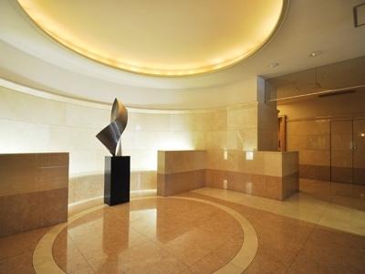 Entrance. Common areas