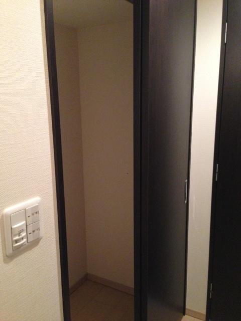 Receipt. Etc. In addition to vacuum cleaner of the closet there is also Maeru material input