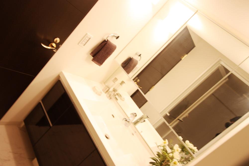 Wash basin, toilet