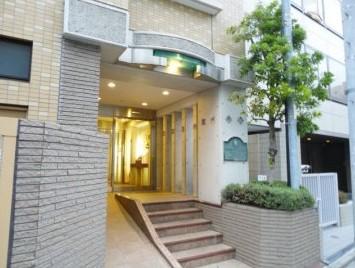 Entrance. Common areas
