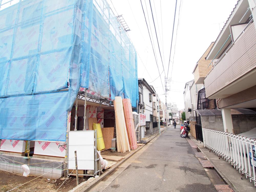 Local photos, including front road. Local (12 May 2013) Shooting