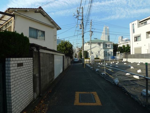 Local photos, including front road. Local (11 May 2013) Shooting