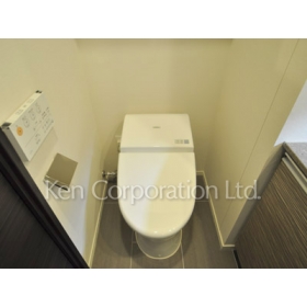 Toilet. Shoot the same type the sixth floor of the room. Specifications may be different.