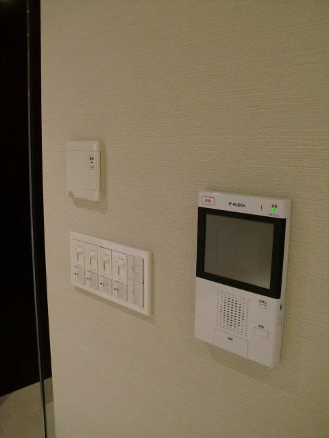 Other introspection. Indoor (January 2013) Shooting TV monitor Hong