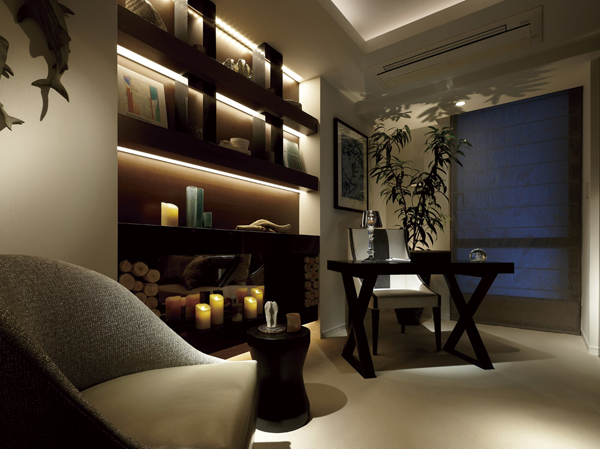 Interior. STUDY ROOM