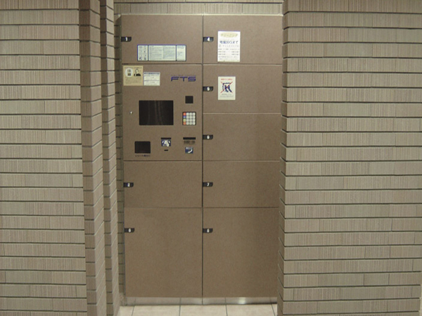 Features of the building.  [Home delivery locker] Set up a home delivery locker to check your luggage, such as home delivery product that came in during the absence in the mail corner. Removal of the luggage can be at any time 24 hours. (Same specifications)