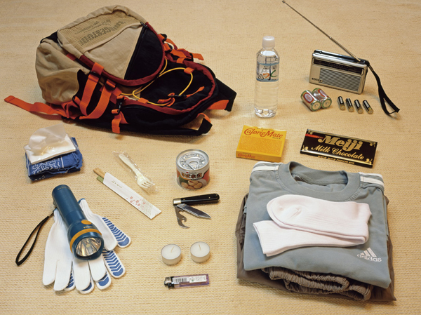 earthquake ・ Disaster-prevention measures.  [Disaster prevention Luc] Offer a disaster prevention backpack to each dwelling unit. Biscuits temporary expedient canned Ya, Hand-cranked radio, such as the battery is not needed, It has housed a variety of emergency supplies. (Same specifications)
