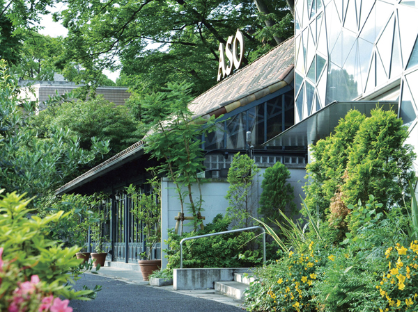 Surrounding environment. Now there is a high sensitivity fashion of integrated land, Daikanyama, which is also referred to as the epidemic epicenter. On the other hand, Here is also the adults of the city to spend a relaxing time wrapped in lush greenery. From long-established until the shops of topic, Restaurant, Cafe also has close to fulfilling. (Ristorante ASO ・ Cafe Michelangelo / About 370m)