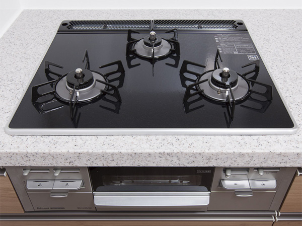 Kitchen.  [Built-in stove] Equipped with a wide-fired burner to the left and right. Stove is the useful features and fulfilling in the peace of mind that heating power adjustment width is spread can respond to the variety of cuisine. (Model Room G2 type ※ Including some paid options / Application deadline Yes)