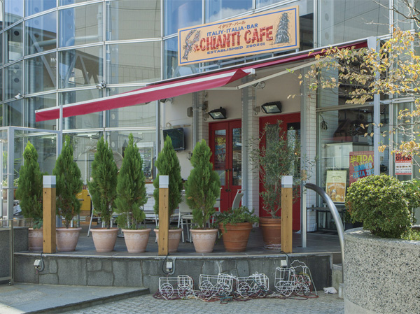 Surrounding environment. Yl ・ Chianti ・ Cafe (about 80m ・ 1-minute walk)