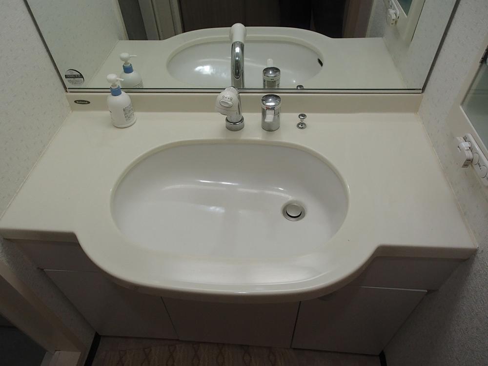 Wash basin, toilet. Bathroom Vanity
