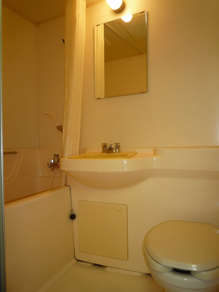 Bath.  ◆ 3-point unit bus and refreshing