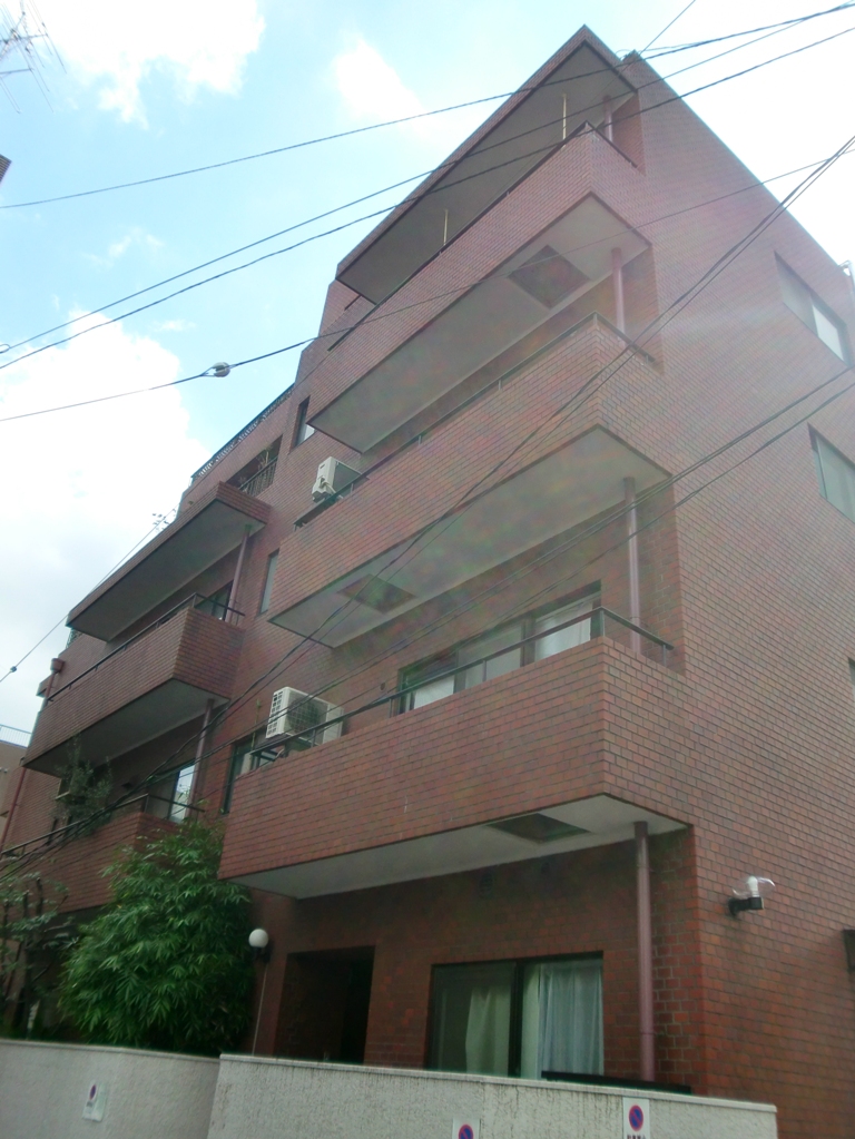 Living and room.  ◆ appearance