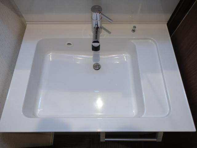Wash basin, toilet