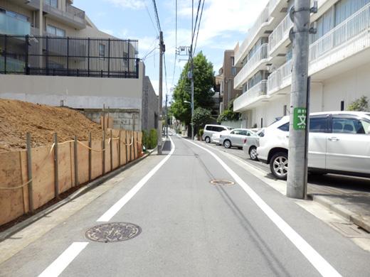 Local photos, including front road. Is easy to local road in front of the loading and unloading of the car ☆ 