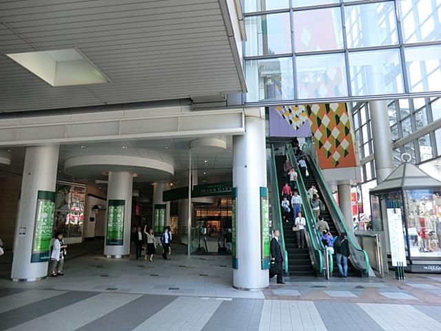 Shopping centre. 760m to Shibuya Mark City