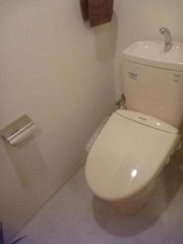 Toilet. Shoto House