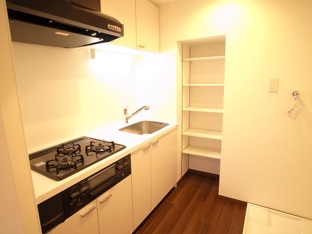 Kitchen. Indoor (11 May 2013) Shooting