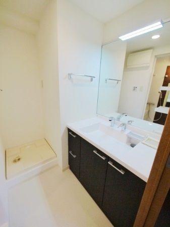 Wash basin, toilet