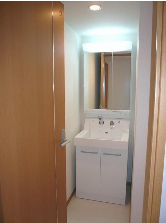 Wash basin, toilet