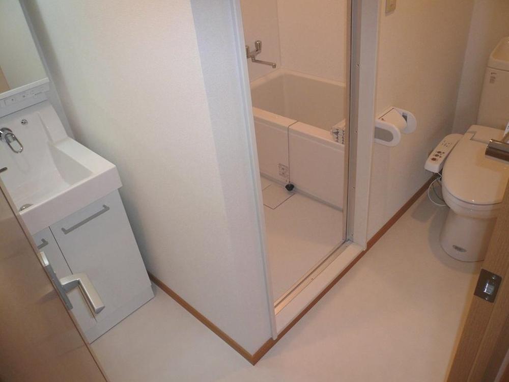 Wash basin, toilet