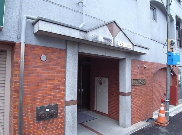 Entrance. Common areas