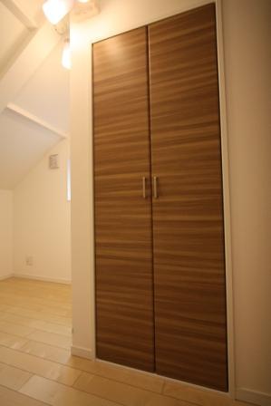 Receipt. The third floor is the living room part of the closet!