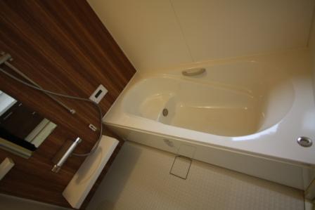 Bathroom. Loose is the bathroom size!