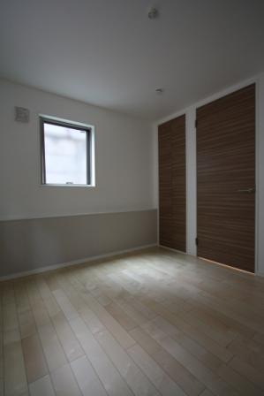 Non-living room. First floor living room is also bright with two faces lighting!