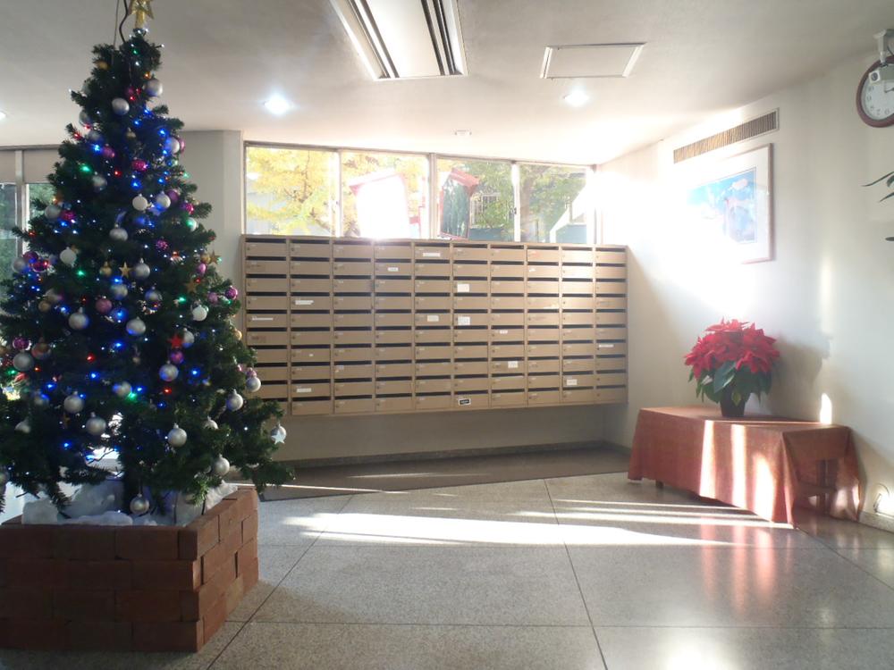 Entrance. Set post