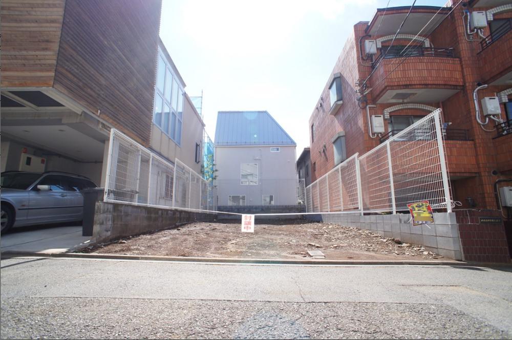 Local photos, including front road. Local (September 2013) Shooting