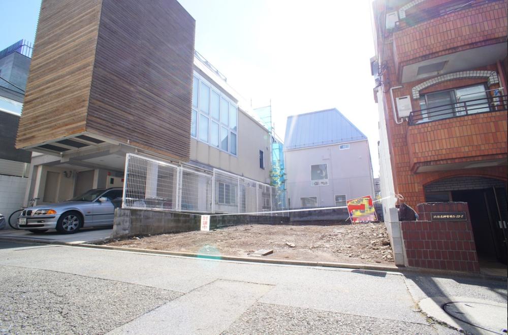 Local photos, including front road. Local (September 2013) Shooting