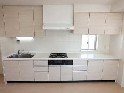 Kitchen. Wide 3-neck system Kitchen! 