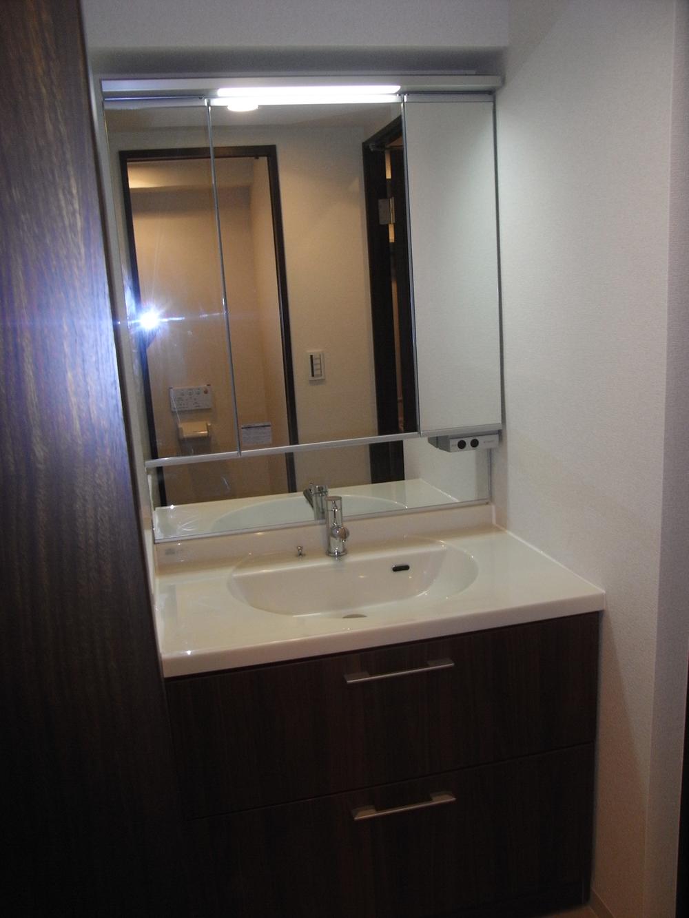 Wash basin, toilet. Indoor (September 2013) Shooting