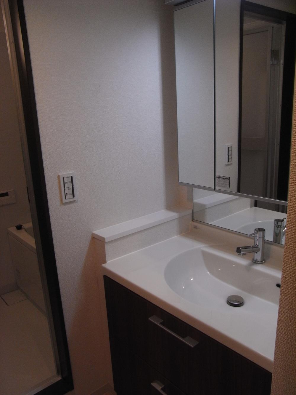 Wash basin, toilet. Indoor (September 2013) Shooting