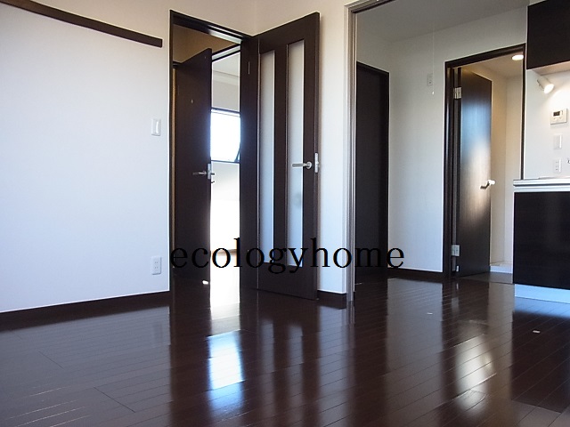 Living and room.  ■ Living dining 9.5 Pledge ■ 
