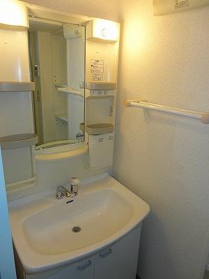 Wash basin, toilet. Wash basin