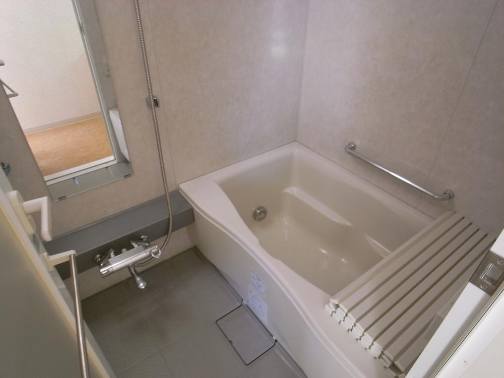 Bathroom. Indoor (12 May 2013) Shooting