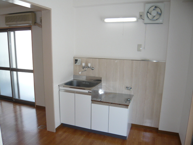 Living and room.  ☆ Flooring has also become clean in the previous re-covered already ・  ・  ☆ 