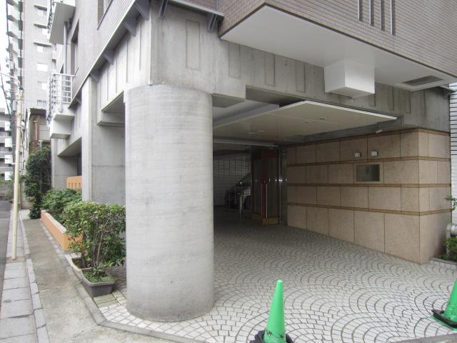 Entrance. A profound sense of the apartment ・ Entrance (2013 October shooting)