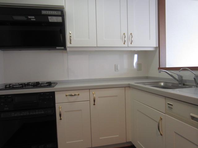 Living. Large storage ・ Large kitchen that will fit the equipment (October 2013 shooting)