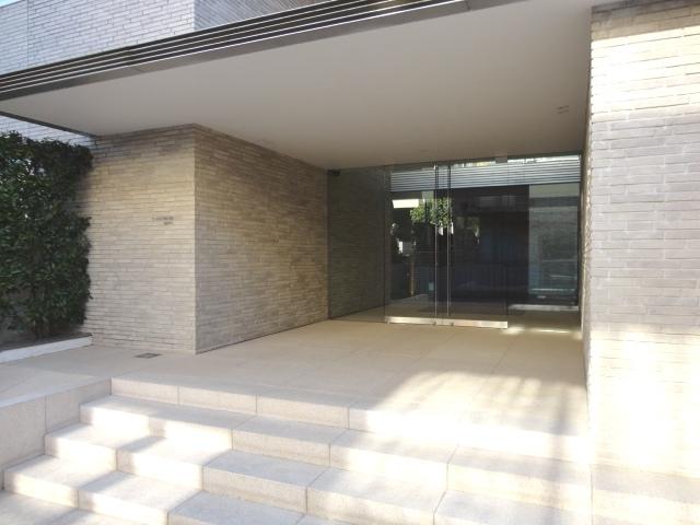 Entrance. Local (12 May 2013) Shooting