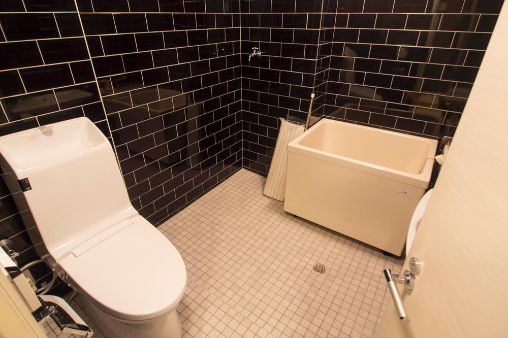 Bathroom. Indoor (12 May 2013) Shooting