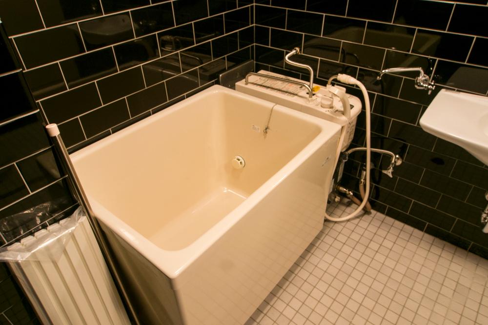 Bathroom. Indoor (12 May 2013) Shooting