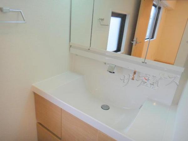 Wash basin, toilet