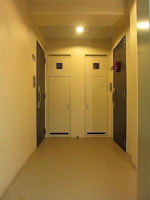 Other common areas. Inner hallway